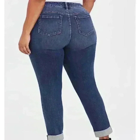 Torrid BOYFRIEND JEAN - VINTAGE STRETCH MEDIUM WASH lace distressing 22 - Picture 4 of 13